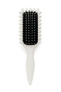 Beige Bounce Curl Define Brush – stylingborste för definierade och frizzfria lockar.