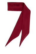 Vinröd twilly-scarf med elegant form och spetsiga ändar, perfekt som hårband, runt handleden eller som stilfull detalj på väskan.