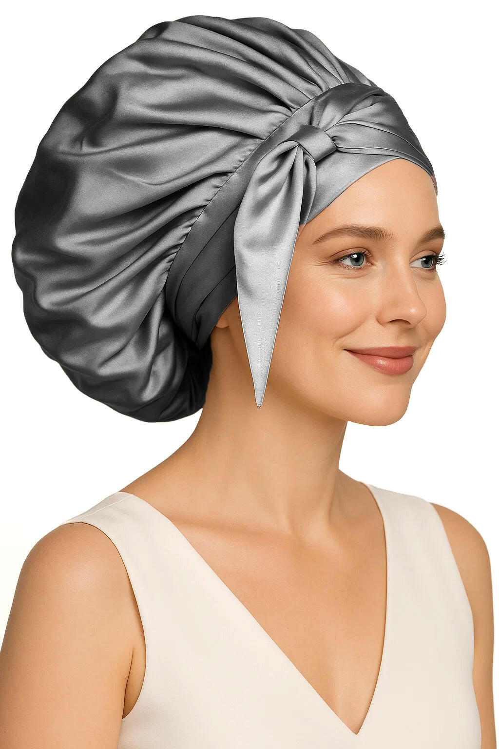 Space Bonnet i silver/aluminium – modern nattmössa i silke som skyddar håret under sömn.